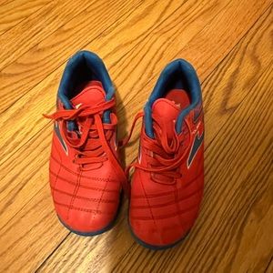 Joma kids Toledo soccer shoes. Size 11
